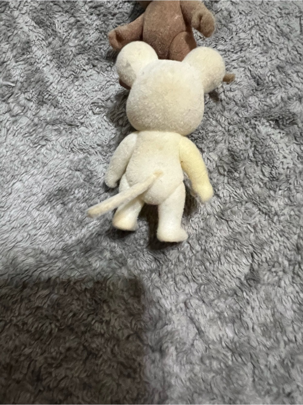 6 Sylvanian Family Calico Critters, bunnies, mouse & hedgehog. - Picture 10 of 12